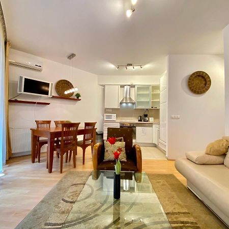 Downtown Vibe-Kiraly II Apts W Private Balcony Budapeste Exterior foto
