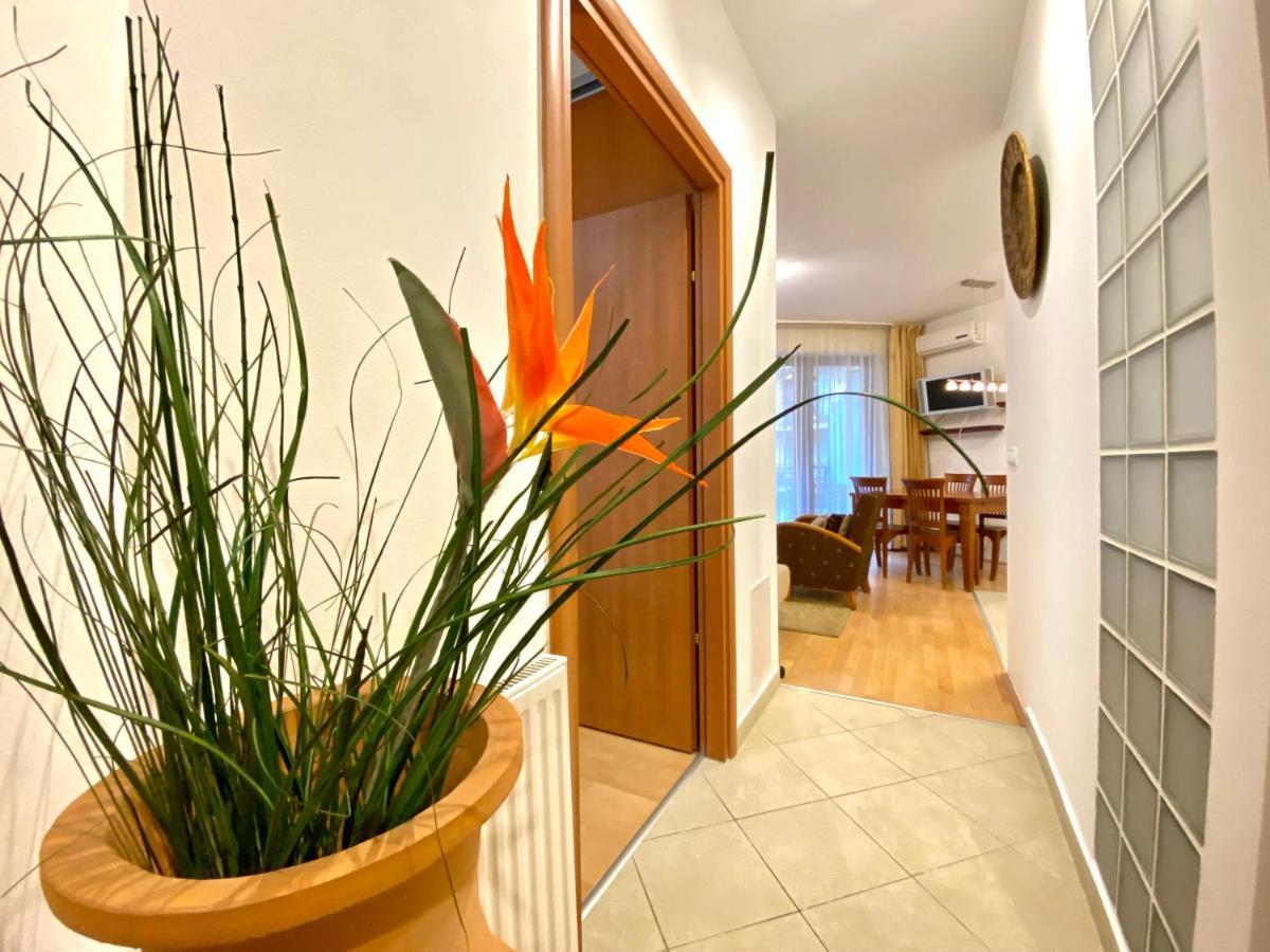 Downtown Vibe-Kiraly II Apts W Private Balcony Budapeste Exterior foto